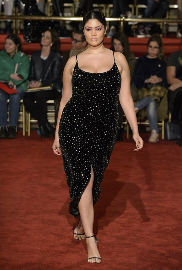 إطلالة من Christian siriano خريف وشتاء 2018