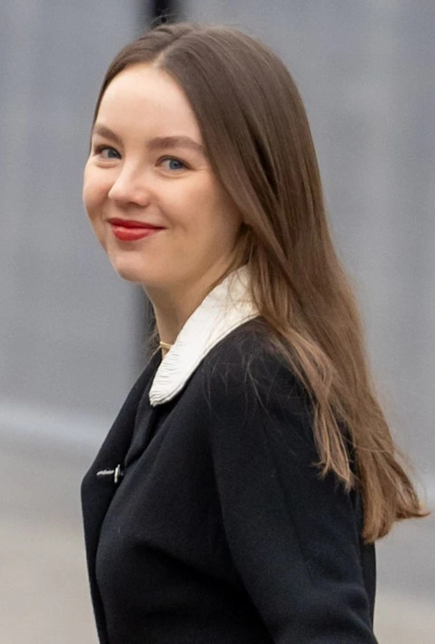 الأميرة ألكسندرا تستعير فستان شانيل الذي ارتدته والدتها قبل 34 عامًا