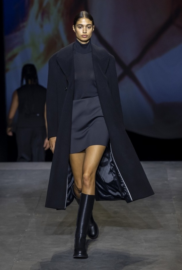 إطلالة من Cos خريف وشتاء 2022