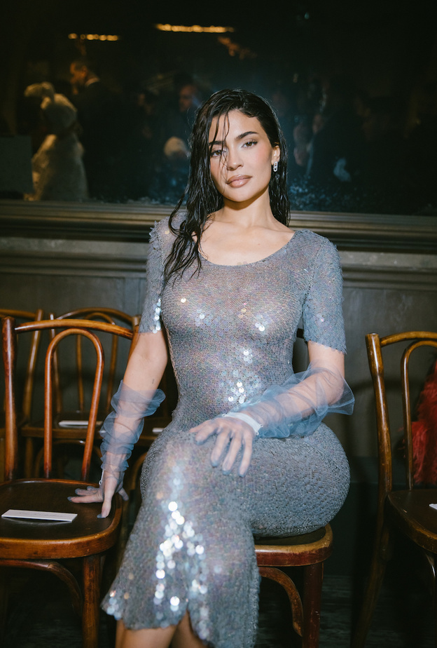 كايلي جينر تستحوذ على أسبوع الموضة للهوت كوتور لكن هل تتناسب صورتها مع دور الأزياء العريقة؟