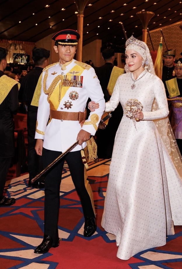 كل ما يهمك معرفته عن زفاف سلطان بروناي: من باقة الزفاف الماسية إلى عادات السلطنة ذات الثروات الهائلة