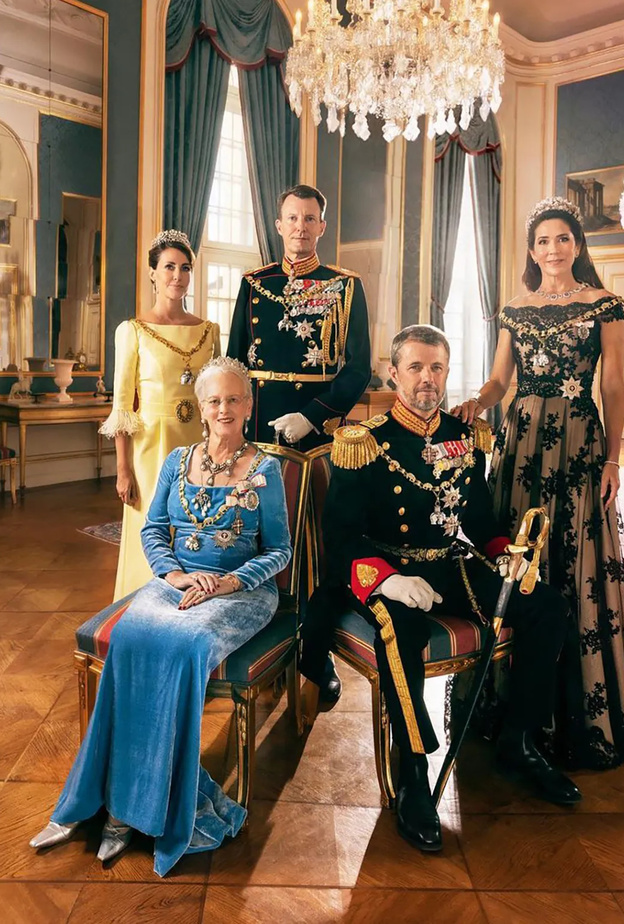 بعد تنحي ملكتها عن الحكم.. تعرف على أشهر أفراد العائلة المالكة في الدنمارك
