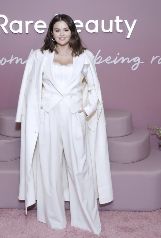 إطلالة مجوهرات Selena Gomez 