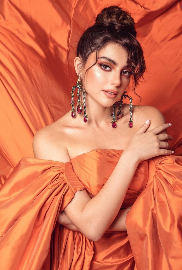 تصاميم مجوهرات عصرية من وحي نجمات برج الدلو