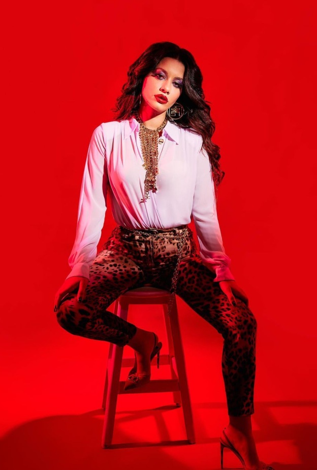 استلهمي تصاميم مجوهرات ماسية أخاذة من وحي النجمة سينتيا خليفة