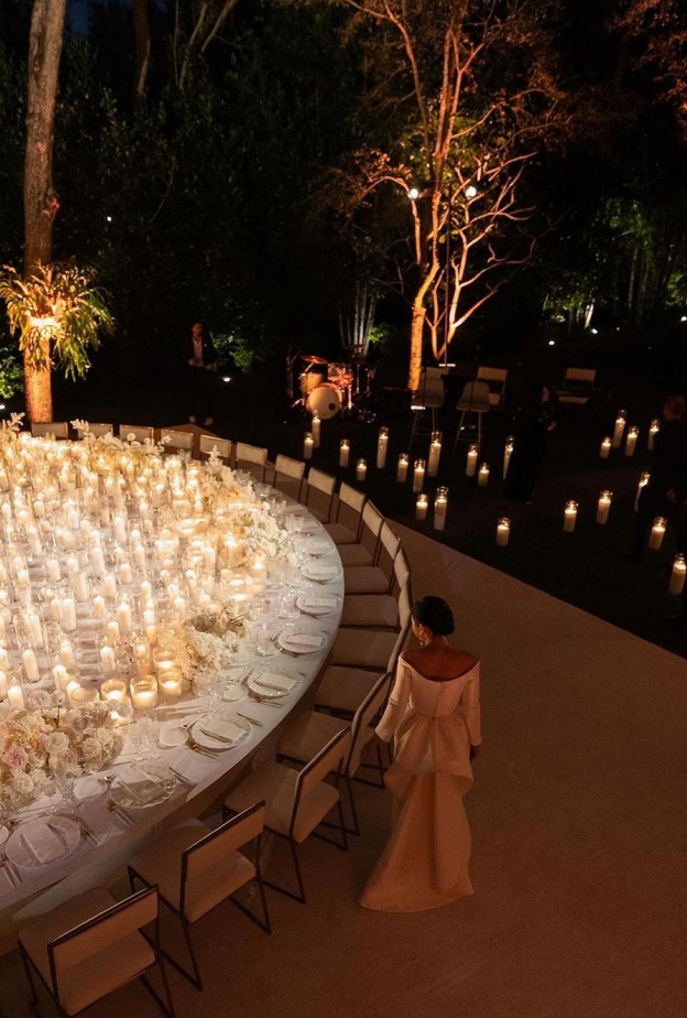 الطاولات المستديرة تعكس الطابع الملوكي في حفل زفافك