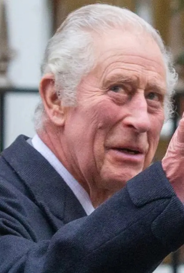 الملك تشارلز يجهش بالبكاء بسبب رسائل الدعم المرسلة إليه