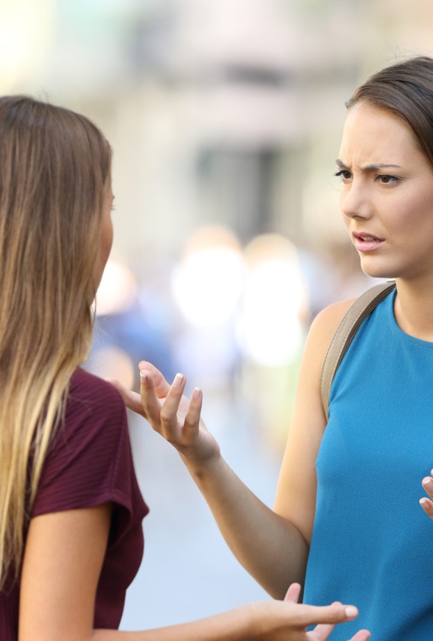 عشرة علامات للأصدقاء غير الصادقين أو الأوفياء...تعرفي عليها