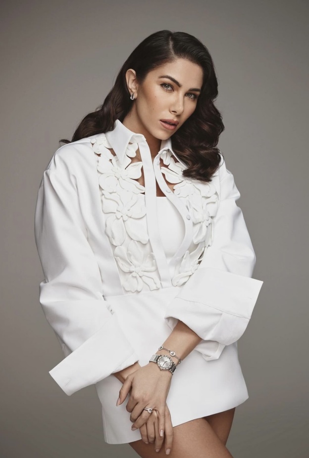 بأسلوب باهر ولافت...زيّنت دار بولغري إطلالات دانييلا رحمة خلال أحدث جلسة تصوير لها