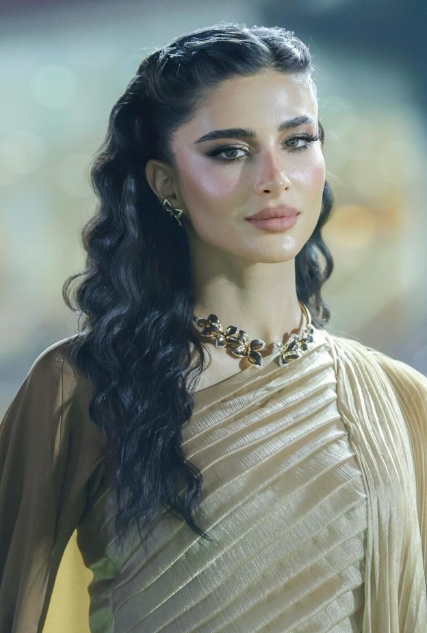 اللمسة التراثية تضفي سحرها على إطلالات النجمات الجمالية في كأس السعودية للخيل 2024