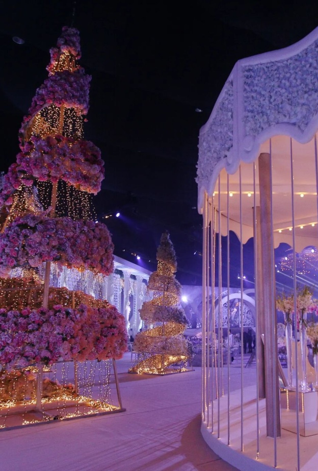 زينة مشرقة لحفل زفاف ساحر