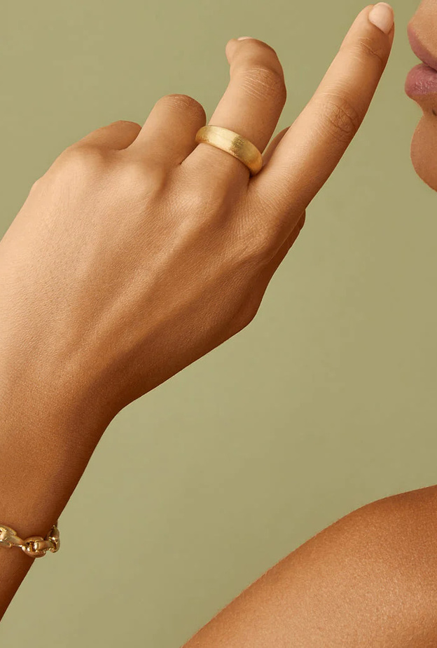 نسّقي أجمل موديلات خواتم ذهب لإطلالة شتوية تواكب آخر صيحات العصر