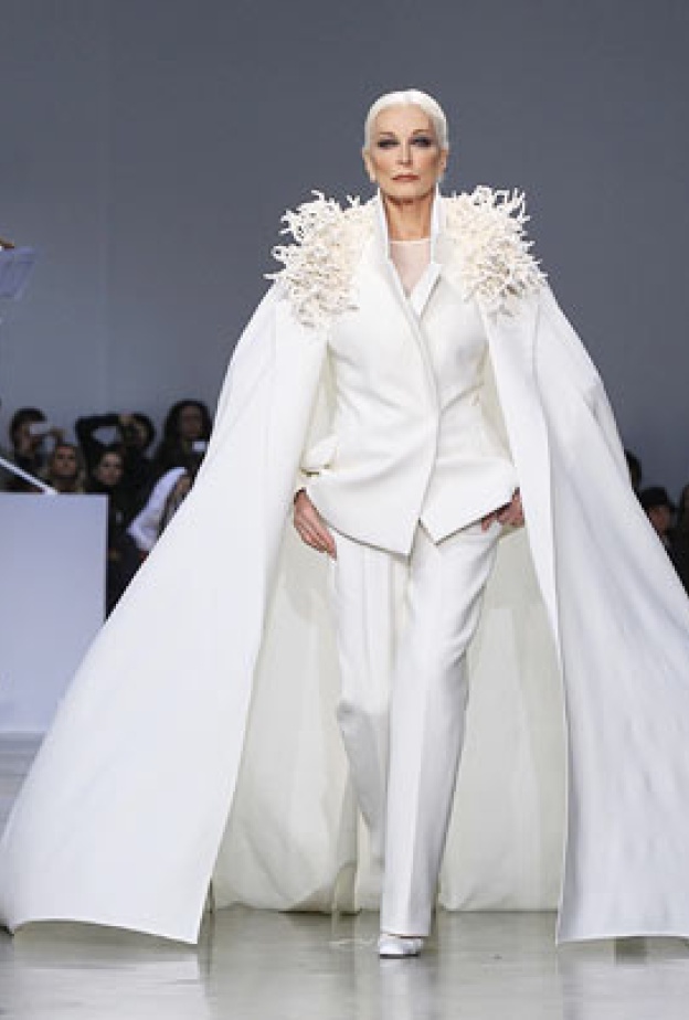 عارضات أزياء كبيرات السن يكسرن حاجز العمر في عروض الموضة