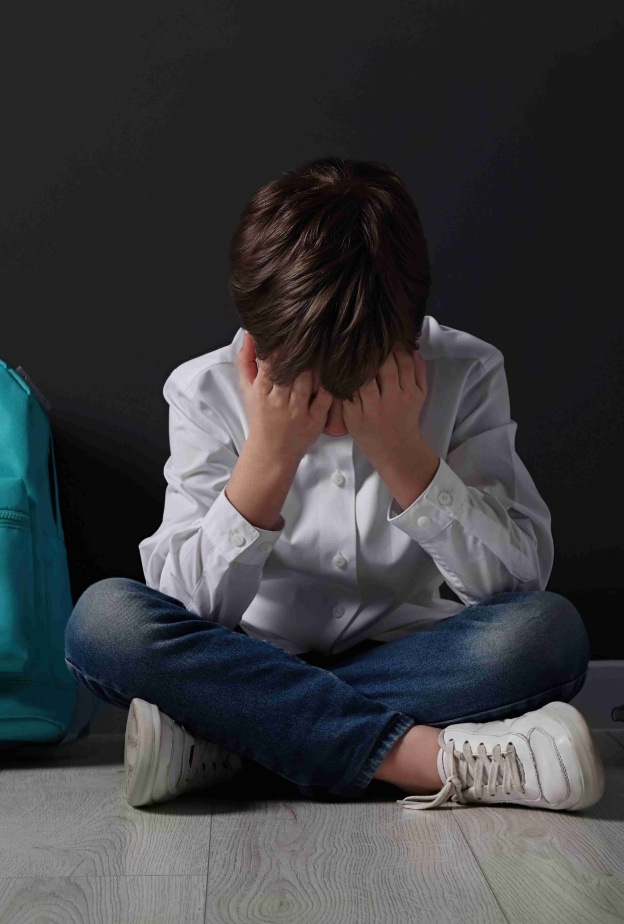 علامات قوية تخبرك بتعرض طفبك للتنمر المدرسي أبرزها نفورها منها وعزلته