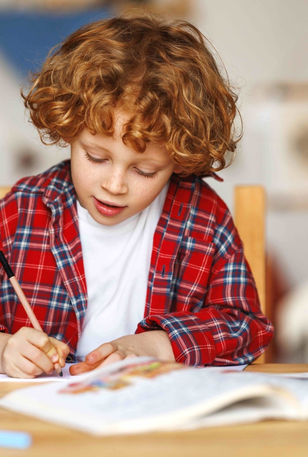 فيتامينات الذكاء هي التي تساهم في تقوية الذاكرة وتعزيز التركيز وتعزيز نسبة الذكاء وترفع من معدلات التحصيل الدراسي لدى الطلاب