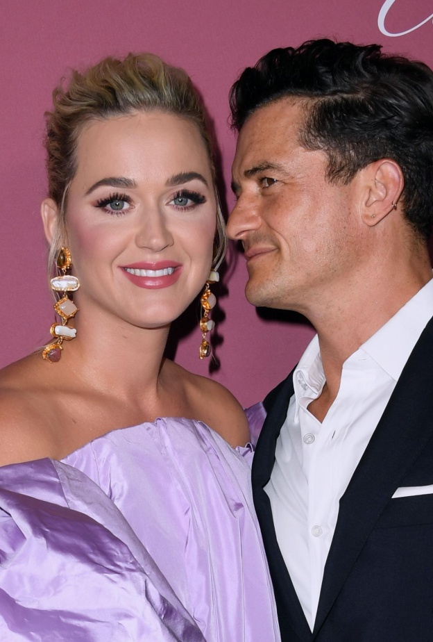 8 مشاهير ارتبطوا في عيد الحب بينهم سلمى حايك وكاتي بيري