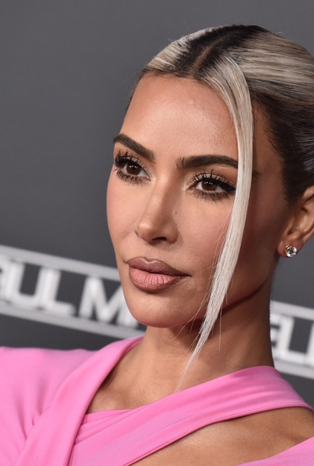 كيم كارداشيان تكشف تفاقم معاناتها مع الصدفية.. ما هي مسبباته وطرق علاجه