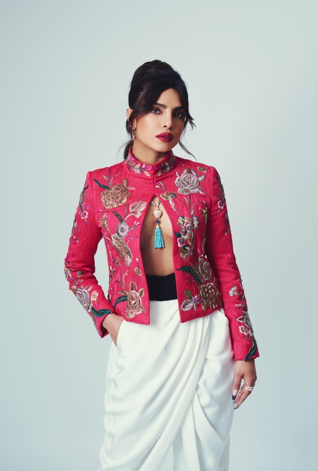 مجوهرات نجمات العالم التي زيّنت إطلالاتهنّ في حفل BAFTA خلال السنوات الماضية