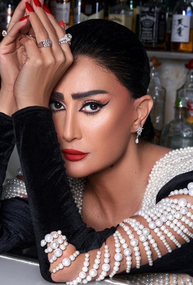 هل جمعت إطلالات المجوهرات بين غادة عبد الرازق  ومي عمر رغم اختلاف أدورها في المسلسلات الرمضانية؟