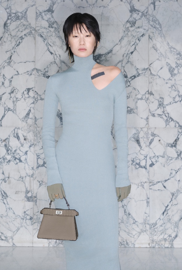 دار الأزياء الإيطالية الفاخرة "فندي" FENDI 