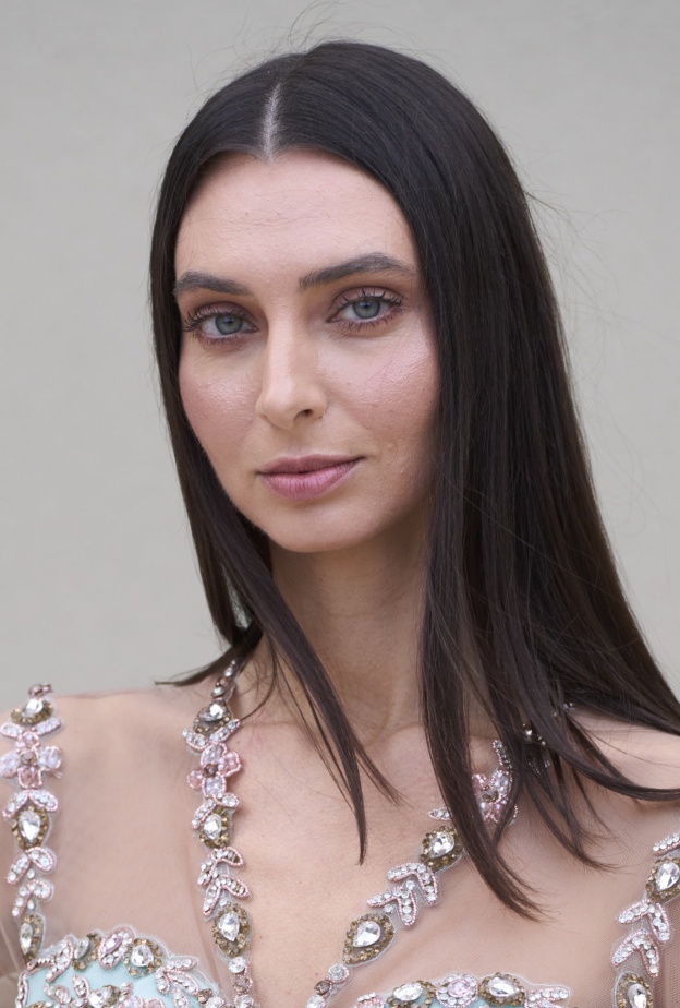 إشراقة لا تقاوم في يوم الحب.. كيف تحصلين على شعر جذاب رغم الدهون؟