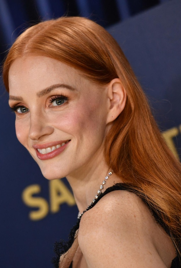 إطلالة Jessica Chastain برسمات المكياج البني