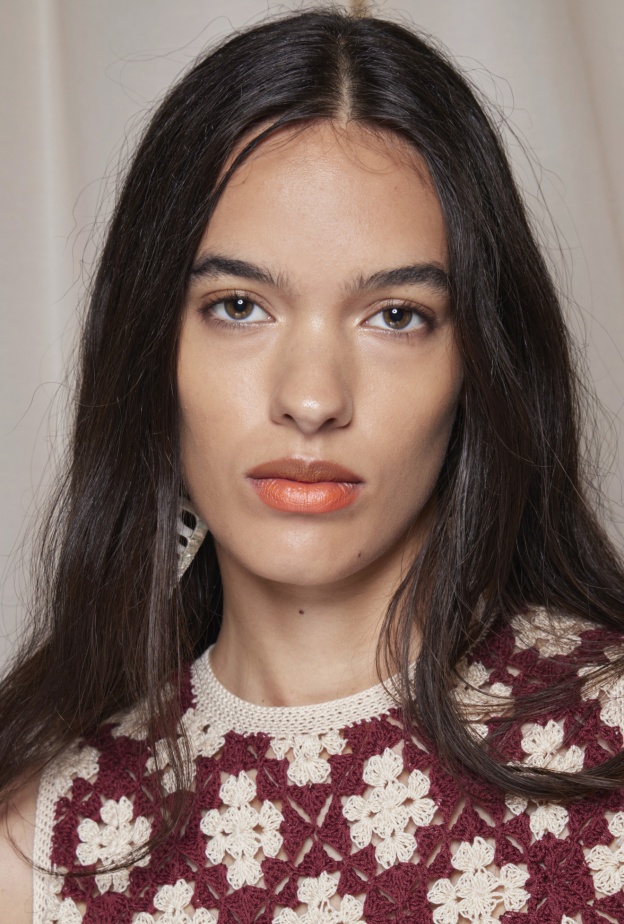 الطرق الفعّالة للاستفادة من بذور الشيا في العناية بالشعر