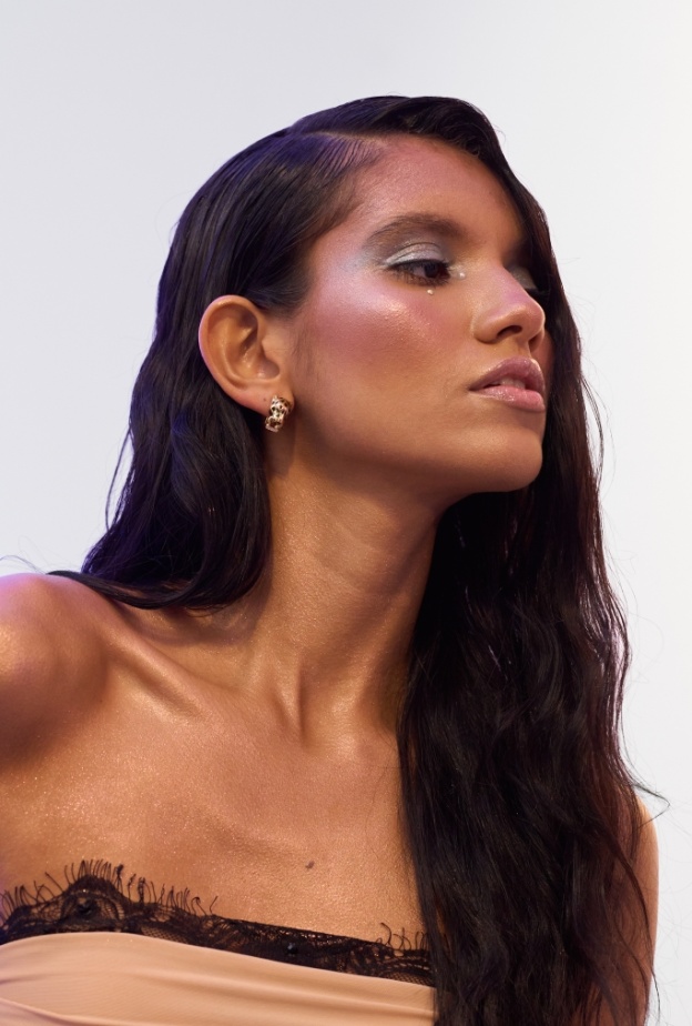 زيوت الشعر الساخنة أفضل طريقة لتغذية وترطيب الشعر