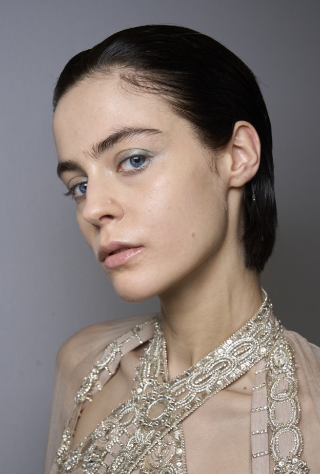 عارضة دار ايلي صعب