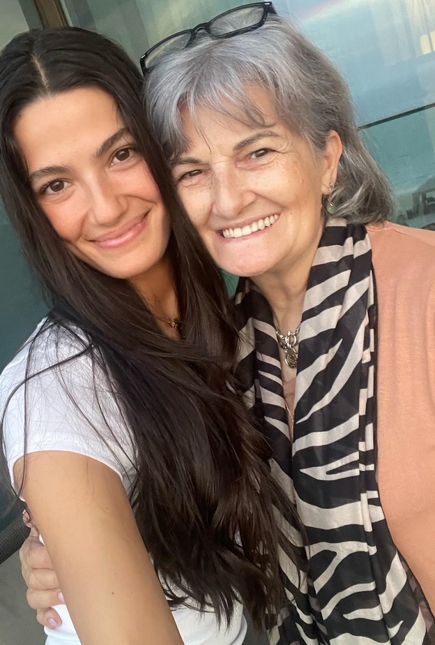 تارا عماد ووالدتها