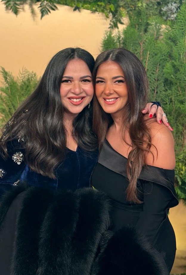 إيمي سمير غانم وشقيقتها دنيا