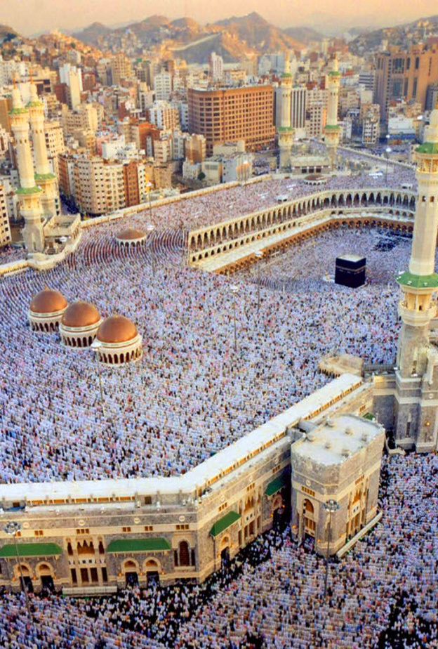 مكة المكرمة في رمضان عبادة وسياحة