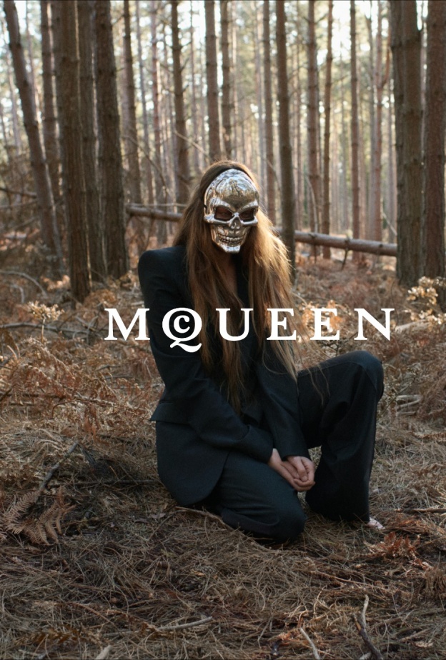 مجموعة Seán McGirr الأولى لـ Alexander McQueen