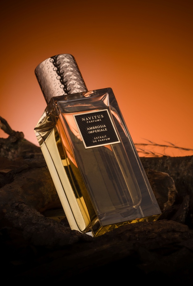 طرح علامة نافيتوس للعطور الفاخرة في الإمارات