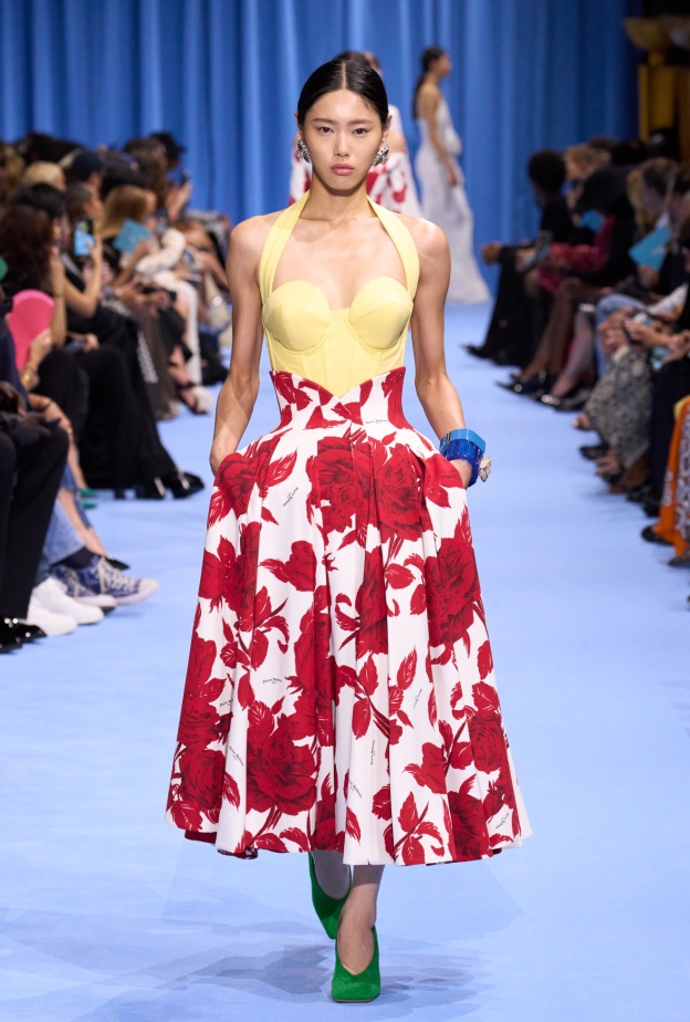 الورود في كل مكان على التنانير في عيد الحب 2024