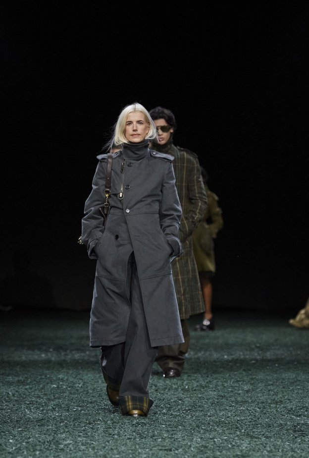 أسبوع الموضة في لندن يحتفل بعيده الـ40... إليكِ أبرز العروض التي خطفت الأنظار 