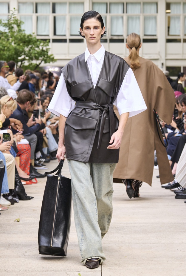 إطلالة كاجوال من Calcaterra