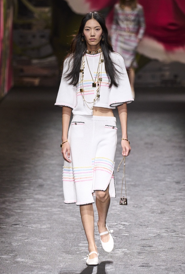 إطلالة من CHANEL