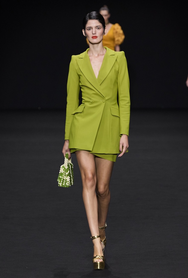 موضة الجاكيتات الخضراء والفاتحة