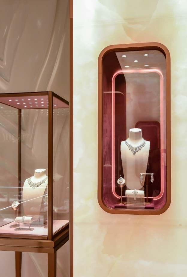 سارتورو جنيف تتألق للسنة العاشرة على التوالي في معرض الدوحة للمجوهرات والساعات لعام 2024