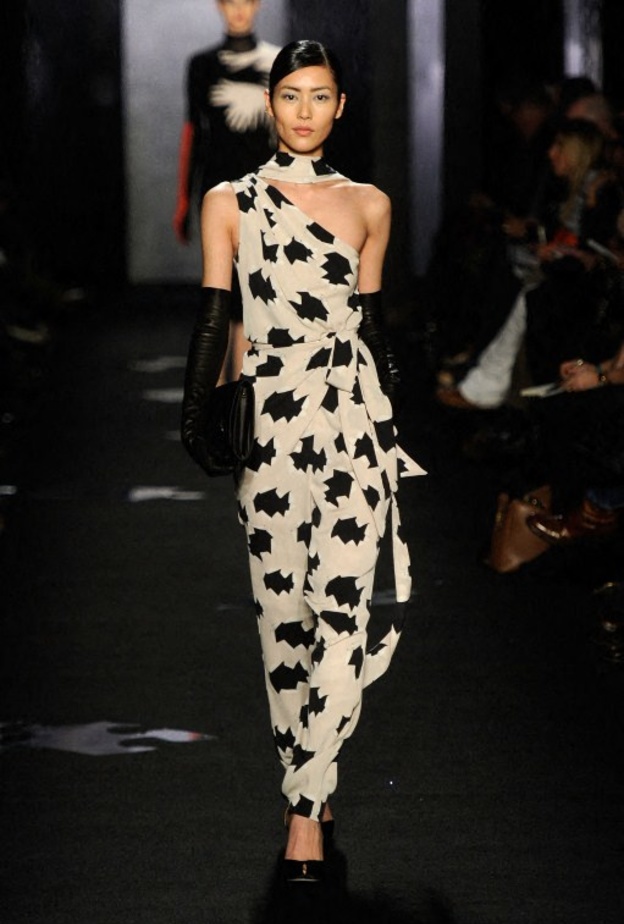 فستان wrap dress لم يفقد بريقه على مرّ السنوات... ومصممة ارتبط اسمها بهذا التصميم الأيقوني