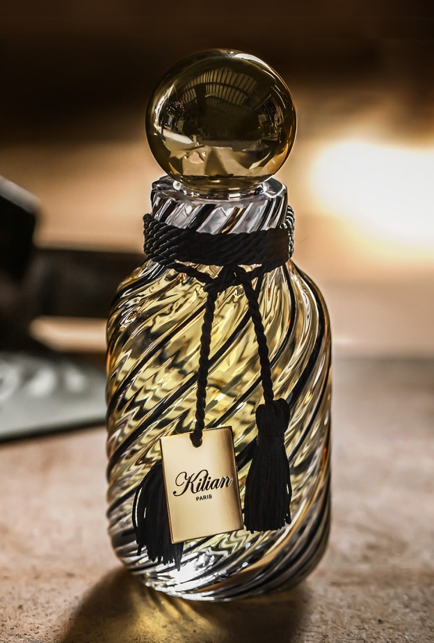 " كيليان باريس" تكشف عن التحفة الفنية المبتكرة لقارورة العطر من مورانو