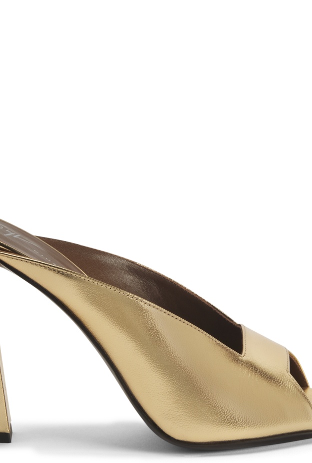 بمفهوم جديد.. مجموعة جوسيبي زانوتي لخريف وشتاء 2024