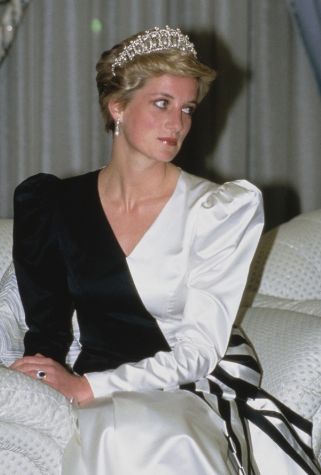 أيقونات الموضة في التاريخ نتخيلها بأزياء اليوم