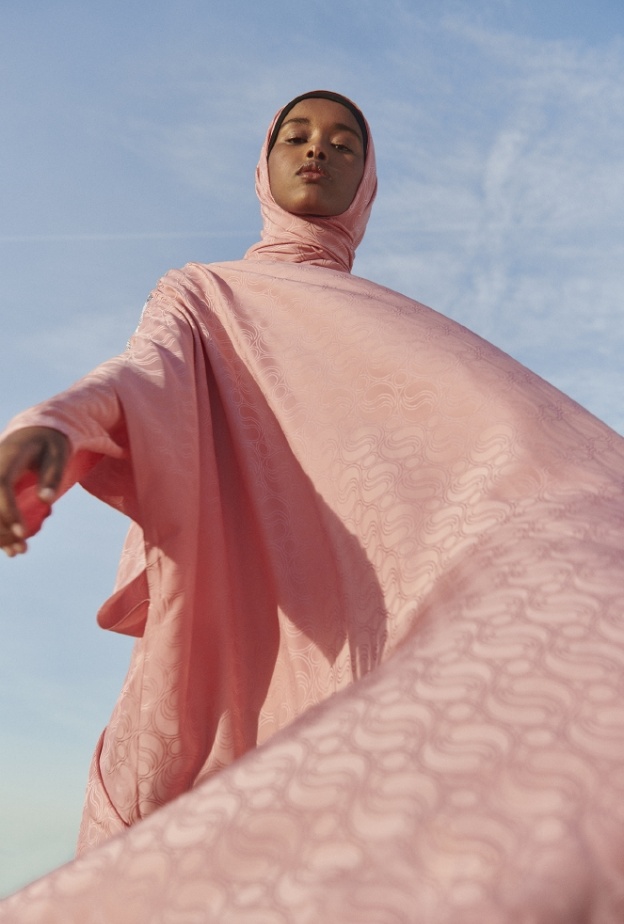 ستيلا مكارتني تحتفل بحلول شهر رمضان المبارك مع تشكيلة خاصة ‘ROSE CAPSULE’