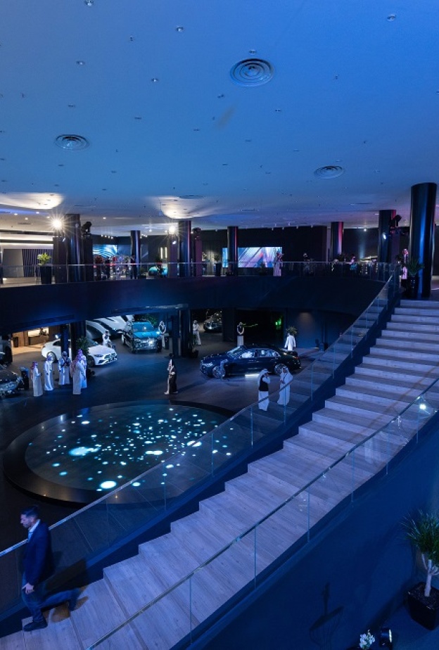 "الجفالي" تفتتح أكبر مركز لسيارات مرسيدس- بنز شمال الرياض 