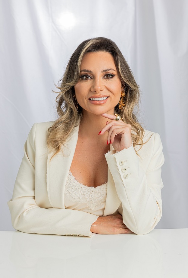 نادين شماس متحدث تحفيزية، مؤلفة، ومخرجة المسرحية