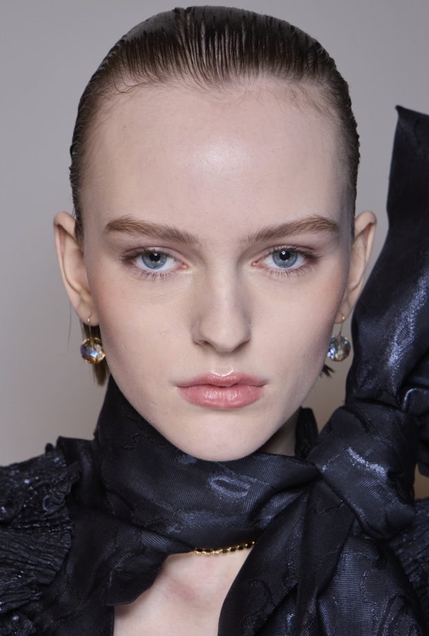 غيّري قوانين اللعبة لصالح لبشرتك مع نظام التنظيف المزدوج... إليك ترشيحاتنا من المستحضرات