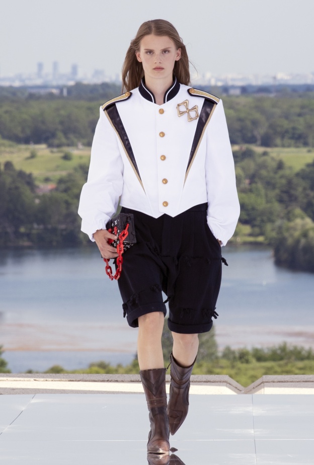 Louis Vuitton تختار برشلونة لتقديم عرض Cruise 2025