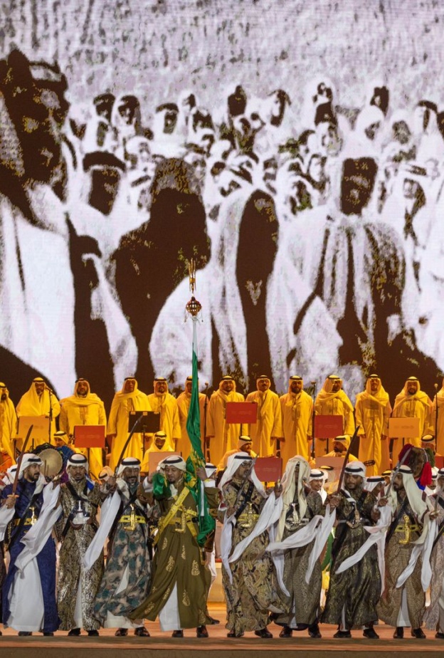 "سيمفونية البداية".. لوحة شعرية موسيقية استثنائية احتفالاً بيوم التأسيس